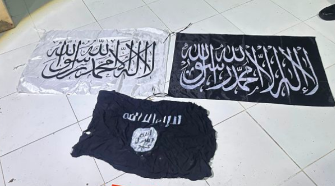 Sebagian barang bukti yang ditemukan di rumah keempat tersangka/Foto: Humas Polri